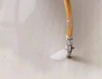 河西瓷砖空鼓维修公司专业解答在瓷砖铺贴过程中，如果使用的砂料过粗（如全部使用了粗砂），可能会导致以下问题